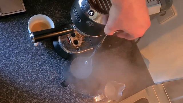 DeLonghi - Latte Art Tulip смотреть онлайн