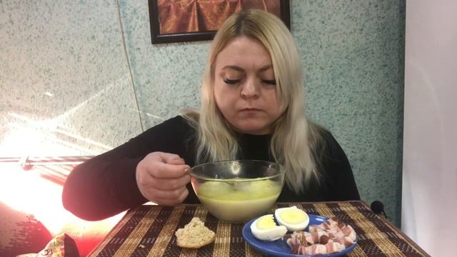 Мукбанг суп гороховый и сало соленое