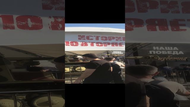 История повторяется. Немецкая техника с фашистскими крестами на броне снова в на русской земле.. смотреть онлайн