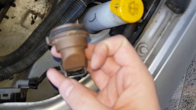 Vauxhall Astra 2000 model - Headlight bulb change. смотреть онлайн