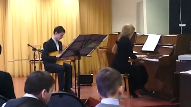 Андрей Кетросан играет на балалайке. (Отчетный концерт Народного отделения 25.04.2014) смотреть онлайн
