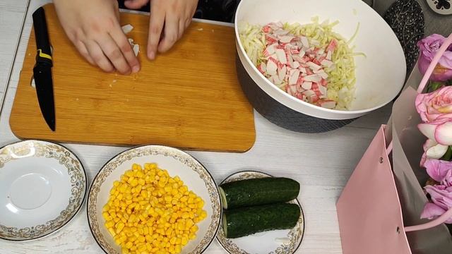 Салат за 5 минут!! Крабовый салат с капустой и кукурузы. Простой рецепт смотреть онлайн