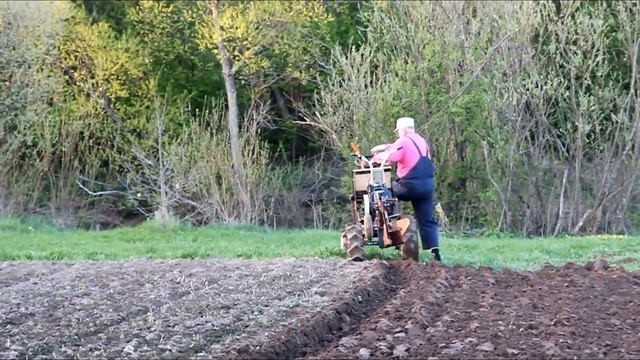 Вспашка мини трактором.Часть 5. смотреть онлайн