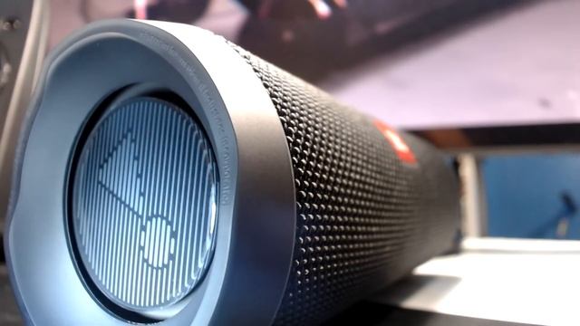 JBL Flip 4 XTREME BASS TEST? "Low Frequency Mode" (MY DESK RUMBLES) ? смотреть онлайн