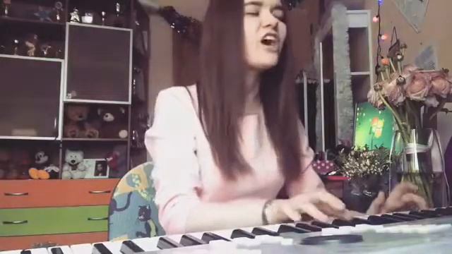 Поет красивая девушка. Росиия смотреть онлайн