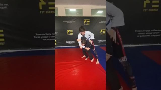 Бросок через плече́ #бжж #грэпплинг #мма #дзюдо #bjj #judo #mma #самбо #sambo смотреть онлайн