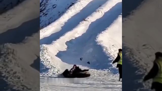 Две тапочки слетели