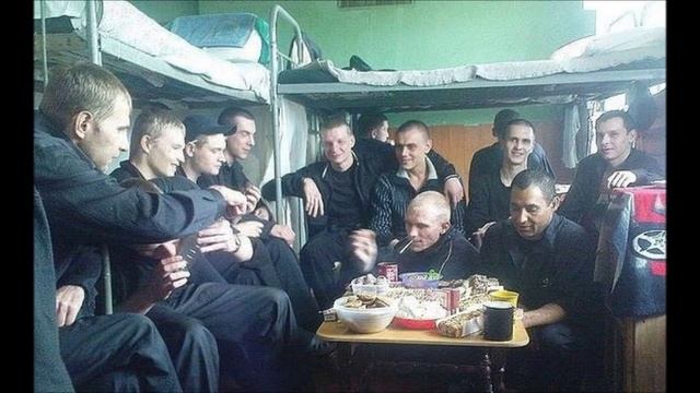 Как не опуститься в тюремной хате смотреть онлайн