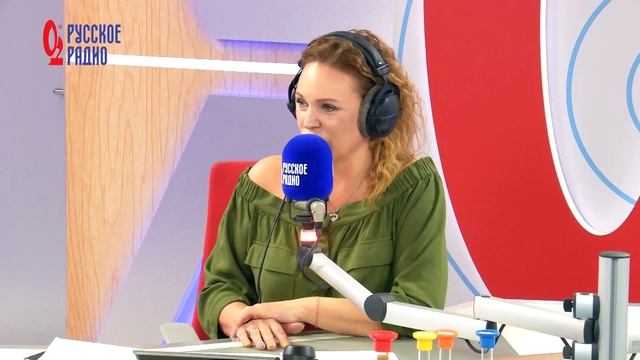 Юлия Куварзина в Вечернем шоу с Аллой Довлатовой / О семье, актёрском таланте и своих ролях смотреть онлайн