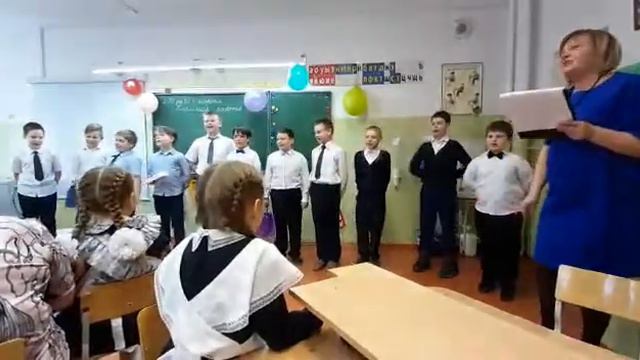 Вот так нас в школе поздравляли мальчики с 8 марта ( снимала не моя мама ) смотреть онлайн