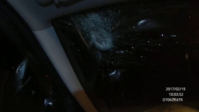 2017 02 19 10 03 22 - дыра в лобовом стекле. смотреть онлайн