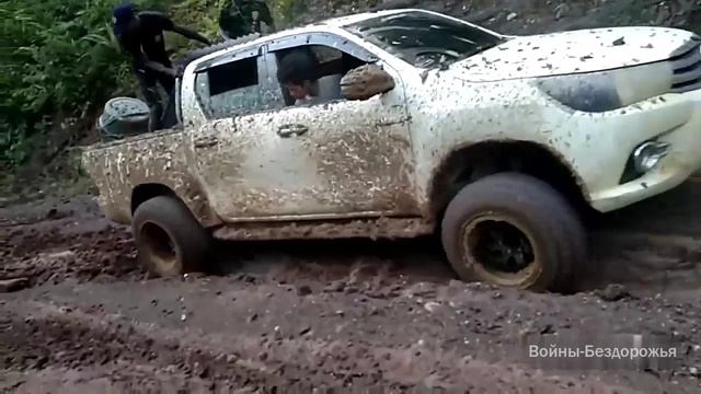 ГРЯЗЕВАЯ ВЕЧЕРИНКА на TOYOTA HILUX 4x4 Hard Hill Climb - OFF ROAD смотреть онлайн