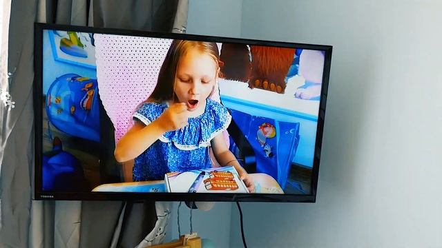 Ястася и папа устроили день уборки игрушек в детской комнате смотреть онлайн