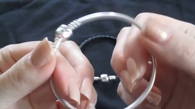 PANDORA сравнение серебряного и кожаного браслетов смотреть онлайн
