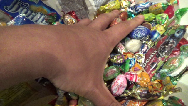 A lot of candy ......A lot of candy смотреть онлайн