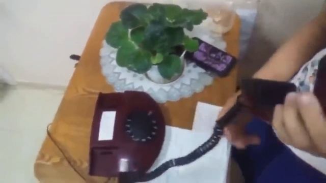 Девочка не умеет пользоваться телефоном смотреть онлайн