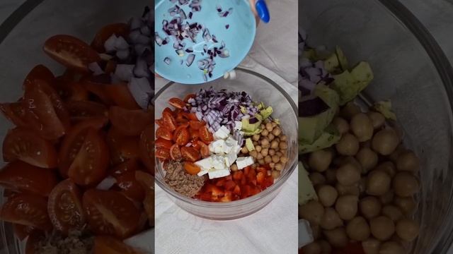 Салат без майонезу з тунцем і нутом #food #cooking #recipe #salad смотреть онлайн