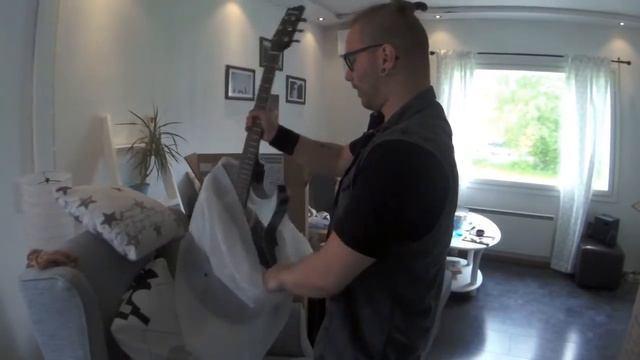 Ibanez EP-5BP Unboxing (In Finnish) смотреть онлайн