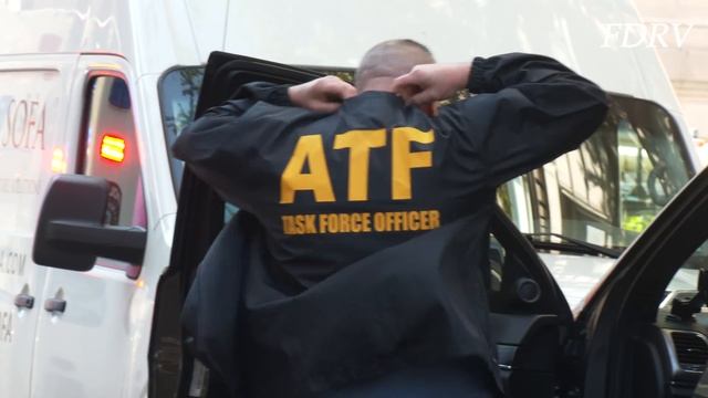 *RARE* NYPD Bomb Squad Responds to BOMB THREAT at the MET Museum of Art in New York City смотреть онлайн