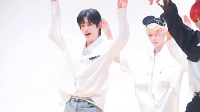 230813 나인아이 서원 Power up 직캠 | NINE.i SEOWON Power up Fancam | DAILYDUCK Fansign event смотреть онлайн