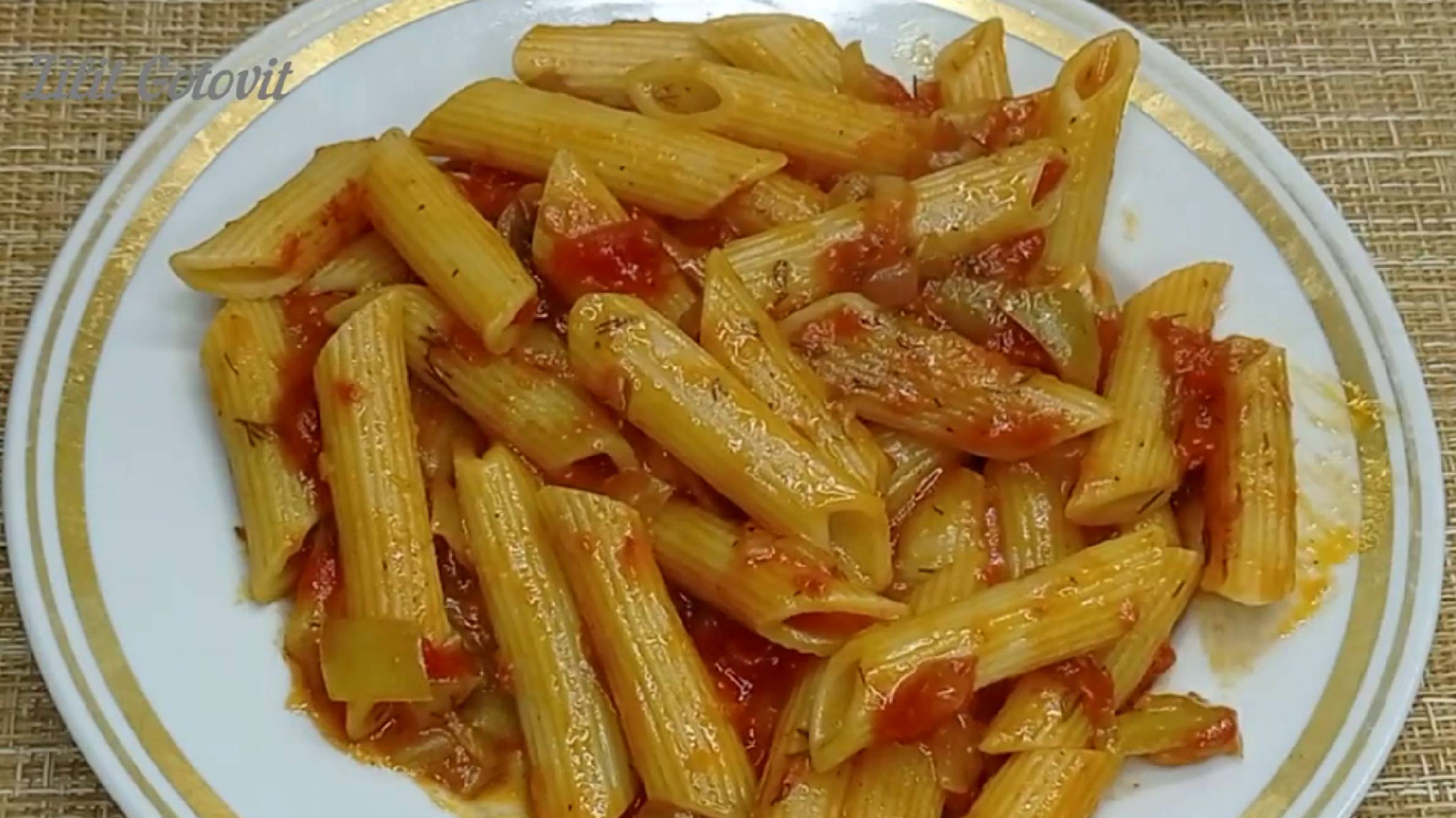 Простая вегетарианская паста с томатным соусом - рецепт приготовления смотреть онлайн