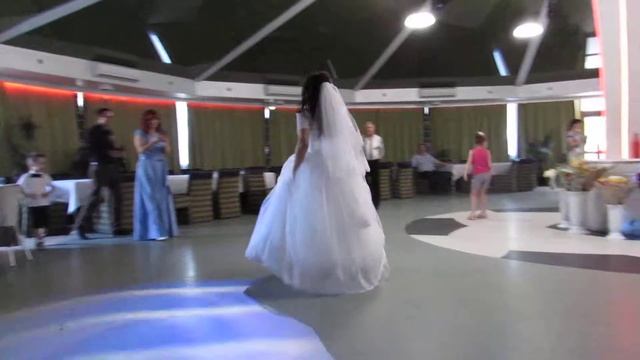 Танец молодоженов с родителями. смотреть онлайн