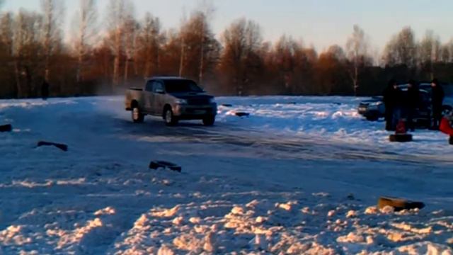 Тойота Хайлюкс.3gp смотреть онлайн