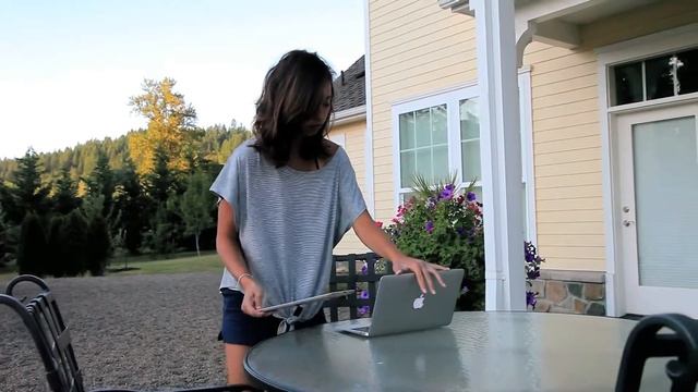 Парящий Macbook Air 2011 смотреть онлайн