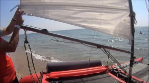 Как правильно поднять парус и отчалить от берега в прижимной ветер на катамаране Яркат. 2019