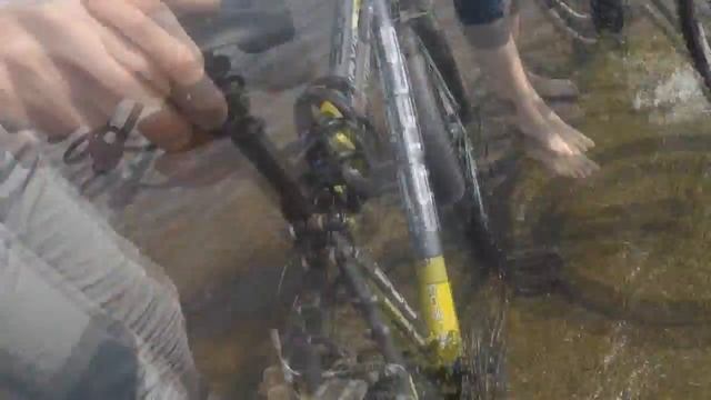 [Покатуха] ШОК школьника на пляже атаковала акула! смотреть онлайн