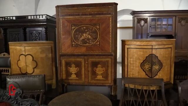 Видеоэкскурсия по экспозиции «Открытое хранение мебели XVIII - нач. XX вв.» (Продолжение) смотреть онлайн
