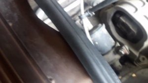Duster (Terrano): Уплотнитель капота