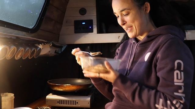 Relax morning in the van/ what I do on rainy morning?/ Simple cooking/ Living in a van смотреть онлайн