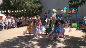 Танец русалочек в детском саду