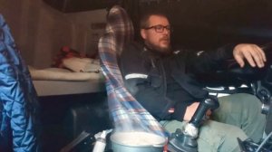 Готовлю гречневую кашу в пакетиках на плитке в кабине грузовика.