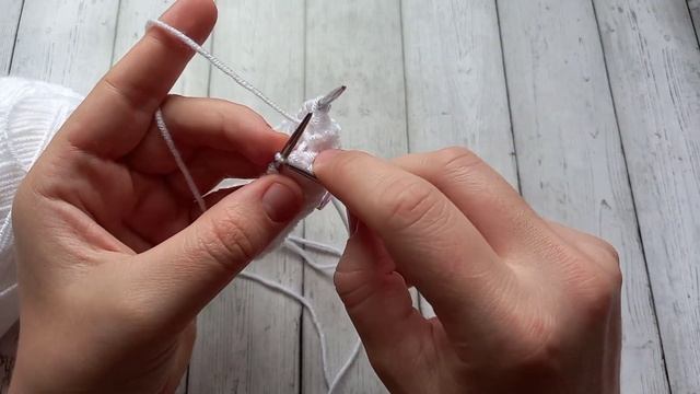 Шапочка для выписки из роддома. Узор "Волна" спицами. смотреть онлайн