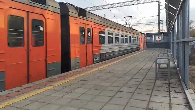 Электропоезд ЭД4М-0231 и ТЭМ18ДМ-1748 резервом смотреть онлайн