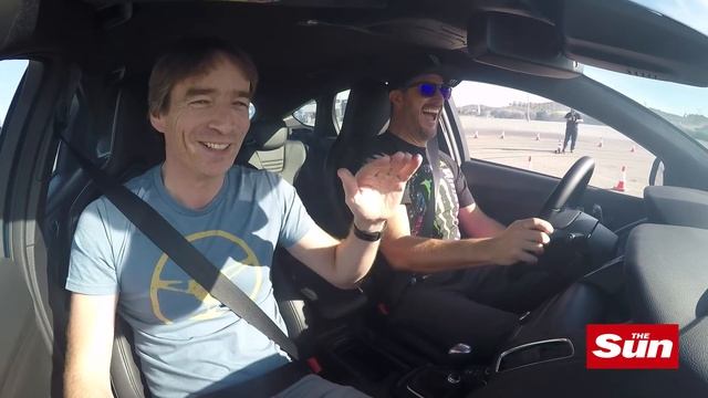 The Sun's Rob Gill takes Hoonigan legend Ken Block for a spin in new Ford Focus RS смотреть онлайн