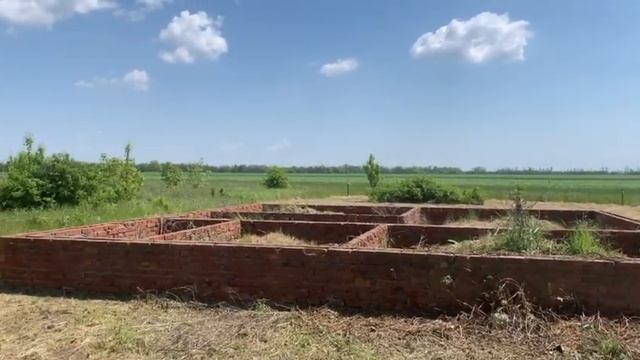 Динской район,село Первореченское ,ул Кирпичная✅ 10 соток ✅Фундамент 64 кв?Цена :1.600?✅ смотреть онлайн