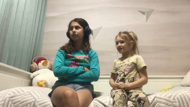 Сестра которая любит тебя, даже если ты её ненавидишь#тренд#сестра#meme#объятия#любовь