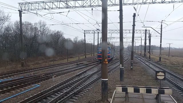 ВЛ60п/к по ст. Пятихатки Стыковая 06.12.2021 года ( да встречаются и такие динозавры ) смотреть онлайн