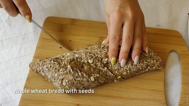 One avocado and two eggs, a delicious breakfast idea смотреть онлайн