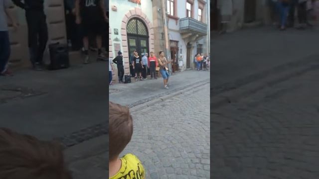 Брейк-данс на улице в центре Львова.Частина 3 смотреть онлайн