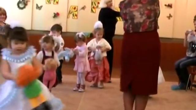 Пляска с куклами 2-2,6 лет.mpg смотреть онлайн