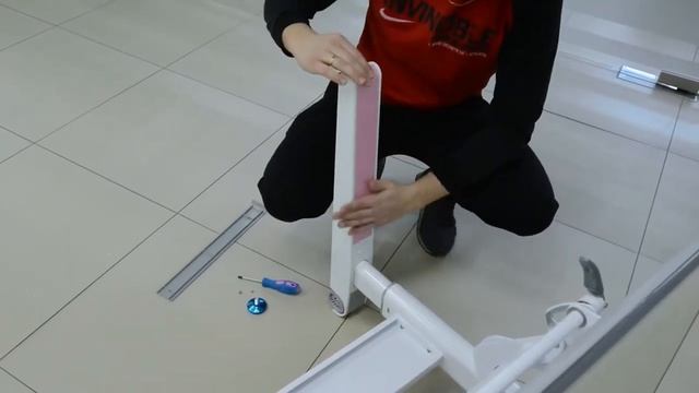 Видеоинструкция по сборке детской растущей парты "Mealux RichWood Multicolor" смотреть онлайн