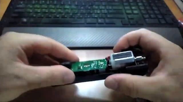 Разборка и замена аккумулятора машинки для стрижки Enchen смотреть онлайн