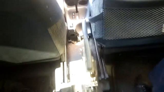 Регулировка ручного тормоза Honda HRV 2000 смотреть онлайн