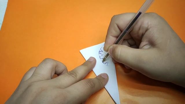 Снежинка из бумаги / Как вырезать красивую снежинку из бумаги / Снежинка из бумаги мастер класс