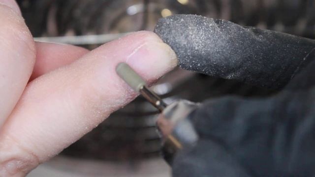 МАСТЕР МАНИКЮРА ДЕЛАЕТ СЕБЕ ПРОСТОЙ НОВОГОДНИЙ ДИЗАЙН смотреть онлайн