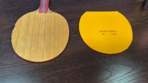 Как наклеить накладку на ракетку для настольного тенниса? Клею накладку на водный клей!